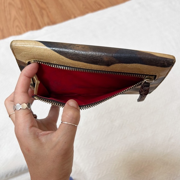 Dooney & Bourke Vintage Zebra Wallet - Picture 14 of 16